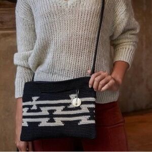The Sak Linden Crossbody Crochet
Bag Purse Taupe Beige Aztec Pattern